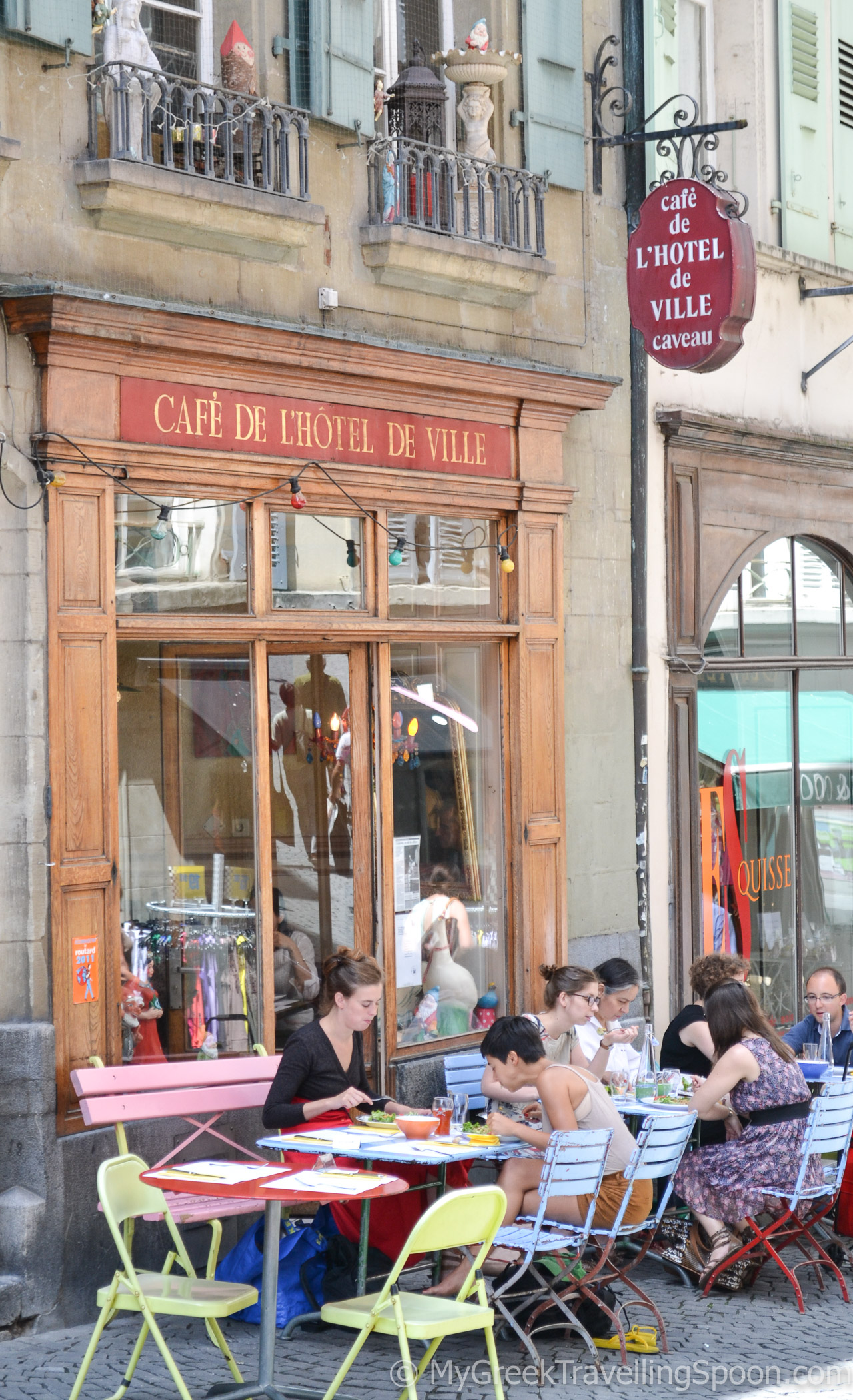 Lunchtime at Café de l'Hôtel de Ville.