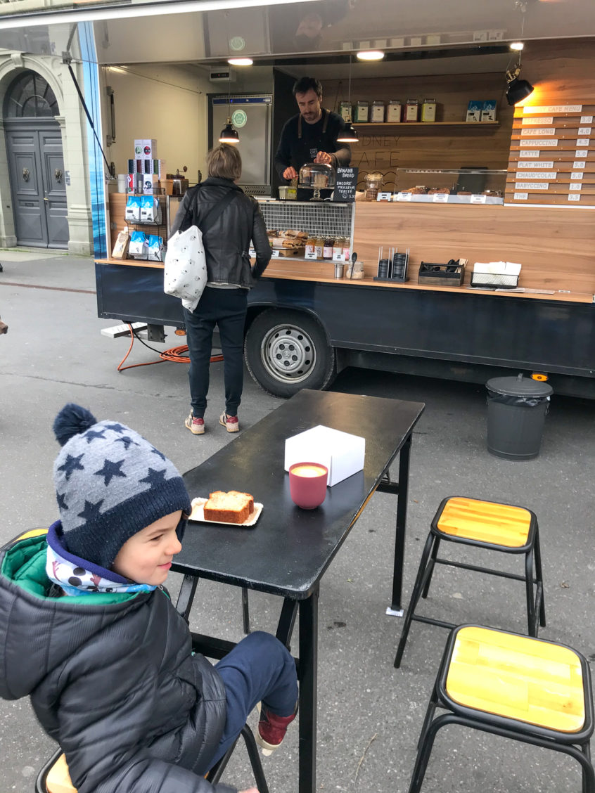 Sydney Cafe, Lausanne, flat white, banana bread